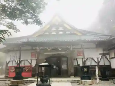 久遠寺の本殿・本堂