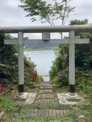 沖ノ島宇賀大明神社の{uncategorized: "未分類", other: "その他", undefined: "問題あり", building: "その他建物", grave: "お墓", sacred_gate: "鳥居", guardian: "狛犬", statue: "像", buddha: "仏像", history: "歴史", nature: "自然", garden: "庭園", animal: "動物", pagoda: "塔", temizu: "手水舎", mountain_gate: "山門・神門", sanctuary: "本殿・本堂", subordinate: "末社・摂社", art: "芸術", scenery: "景色", jizo: "地蔵", ema: "絵馬", goshuin: "御朱印", omikuji: "おみくじ", items: "授与品その他", amulet: "お守り", goshuincho: "御朱印帳", eats: "食事", festival: "お祭り", votive_dance: "神楽", shichigosan: "七五三参", wedding: "結婚式", experience: "体験その他", initially: "初詣", around: "周辺", anti_infection: "感染症対策"}