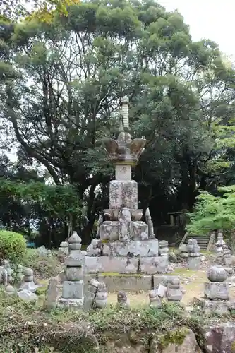 花山院菩提寺の塔