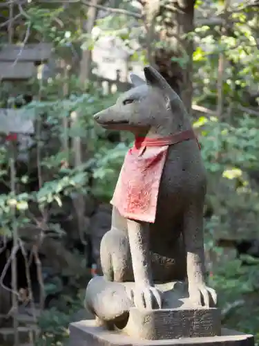 四合稲荷神社の{uncategorized: "未分類", other: "その他", undefined: "問題あり", building: "その他建物", grave: "お墓", sacred_gate: "鳥居", guardian: "狛犬", statue: "像", buddha: "仏像", history: "歴史", nature: "自然", garden: "庭園", animal: "動物", pagoda: "塔", temizu: "手水舎", mountain_gate: "山門・神門", sanctuary: "本殿・本堂", subordinate: "末社・摂社", art: "芸術", scenery: "景色", jizo: "地蔵", ema: "絵馬", goshuin: "御朱印", omikuji: "おみくじ", items: "授与品その他", amulet: "お守り", goshuincho: "御朱印帳", eats: "食事", festival: "お祭り", votive_dance: "神楽", shichigosan: "七五三参", wedding: "結婚式", experience: "体験その他", initially: "初詣", around: "周辺", anti_infection: "感染症対策"}