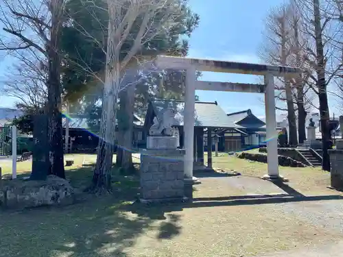 諏訪護国神社の鳥居