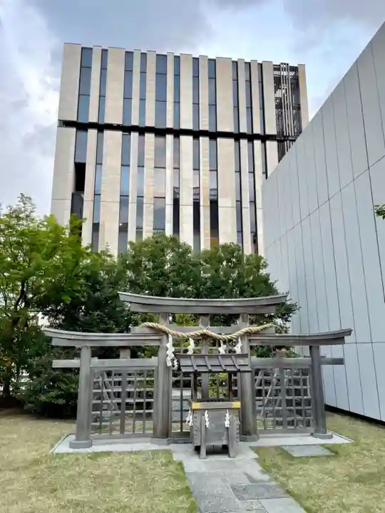 ギンザコマツ三輪神社の鳥居