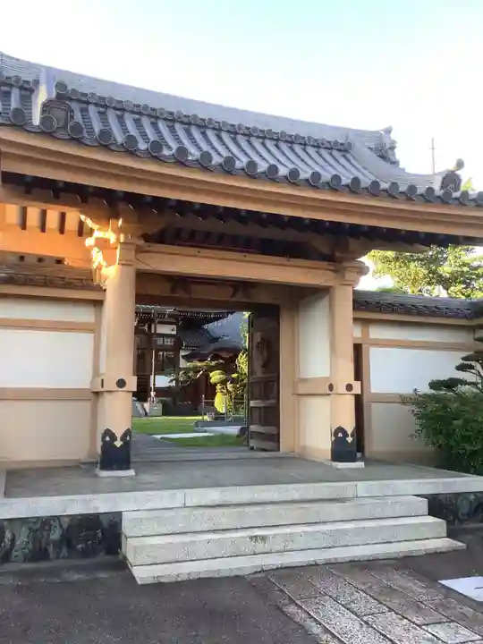 本光寺の山門・神門