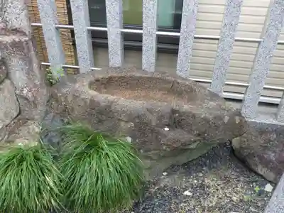合槌稲荷大明神の手水舎