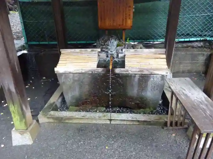 諏訪神社の手水舎