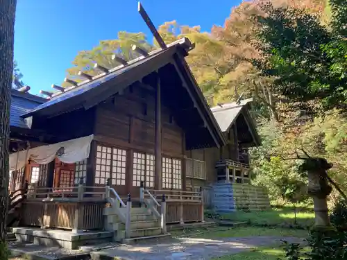 春日山神社の本殿