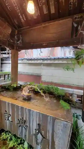 小野照崎神社の手水舎