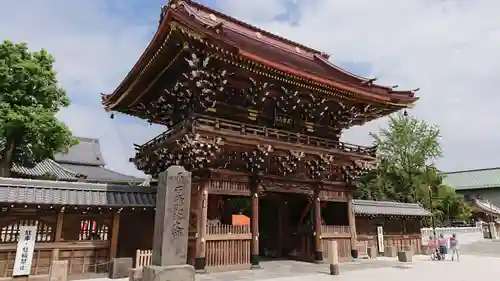 西新井大師総持寺の山門・神門