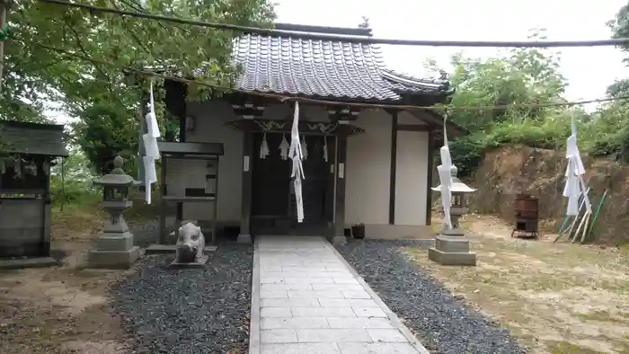 俵崎神社の本殿
