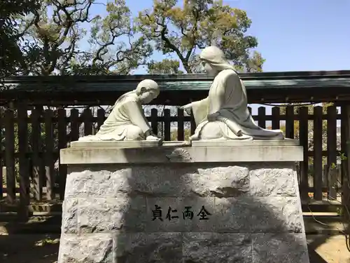 四條畷神社の像