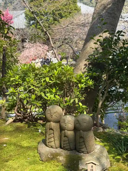長谷寺の{uncategorized: "未分類", other: "その他", undefined: "問題あり", building: "その他建物", grave: "お墓", sacred_gate: "鳥居", guardian: "狛犬", statue: "像", buddha: "仏像", history: "歴史", nature: "自然", garden: "庭園", animal: "動物", pagoda: "塔", temizu: "手水舎", mountain_gate: "山門・神門", sanctuary: "本殿・本堂", subordinate: "末社・摂社", art: "芸術", scenery: "景色", jizo: "地蔵", ema: "絵馬", goshuin: "御朱印", omikuji: "おみくじ", items: "授与品その他", amulet: "お守り", goshuincho: "御朱印帳", eats: "食事", festival: "お祭り", votive_dance: "神楽", shichigosan: "七五三参", wedding: "結婚式", experience: "体験その他", initially: "初詣", around: "周辺", anti_infection: "感染症対策"}