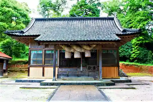 宇留布神社の本殿