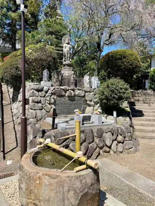 本立寺の{uncategorized: "未分類", other: "その他", undefined: "問題あり", building: "その他建物", grave: "お墓", sacred_gate: "鳥居", guardian: "狛犬", statue: "像", buddha: "仏像", history: "歴史", nature: "自然", garden: "庭園", animal: "動物", pagoda: "塔", temizu: "手水舎", mountain_gate: "山門・神門", sanctuary: "本殿・本堂", subordinate: "末社・摂社", art: "芸術", scenery: "景色", jizo: "地蔵", ema: "絵馬", goshuin: "御朱印", omikuji: "おみくじ", items: "授与品その他", amulet: "お守り", goshuincho: "御朱印帳", eats: "食事", festival: "お祭り", votive_dance: "神楽", shichigosan: "七五三参", wedding: "結婚式", experience: "体験その他", initially: "初詣", around: "周辺", anti_infection: "感染症対策"}