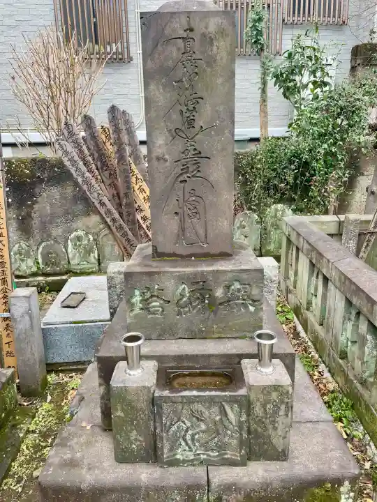 常立寺の{uncategorized: "未分類", other: "その他", undefined: "問題あり", building: "その他建物", grave: "お墓", sacred_gate: "鳥居", guardian: "狛犬", statue: "像", buddha: "仏像", history: "歴史", nature: "自然", garden: "庭園", animal: "動物", pagoda: "塔", temizu: "手水舎", mountain_gate: "山門・神門", sanctuary: "本殿・本堂", subordinate: "末社・摂社", art: "芸術", scenery: "景色", jizo: "地蔵", ema: "絵馬", goshuin: "御朱印", omikuji: "おみくじ", items: "授与品その他", amulet: "お守り", goshuincho: "御朱印帳", eats: "食事", festival: "お祭り", votive_dance: "神楽", shichigosan: "七五三参", wedding: "結婚式", experience: "体験その他", initially: "初詣", around: "周辺", anti_infection: "感染症対策"}