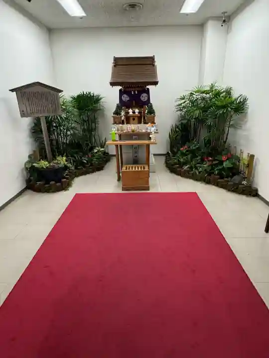 羽田航空神社の{uncategorized: "未分類", other: "その他", undefined: "問題あり", building: "その他建物", grave: "お墓", sacred_gate: "鳥居", guardian: "狛犬", statue: "像", buddha: "仏像", history: "歴史", nature: "自然", garden: "庭園", animal: "動物", pagoda: "塔", temizu: "手水舎", mountain_gate: "山門・神門", sanctuary: "本殿・本堂", subordinate: "末社・摂社", art: "芸術", scenery: "景色", jizo: "地蔵", ema: "絵馬", goshuin: "御朱印", omikuji: "おみくじ", items: "授与品その他", amulet: "お守り", goshuincho: "御朱印帳", eats: "食事", festival: "お祭り", votive_dance: "神楽", shichigosan: "七五三参", wedding: "結婚式", experience: "体験その他", initially: "初詣", around: "周辺", anti_infection: "感染症対策"}