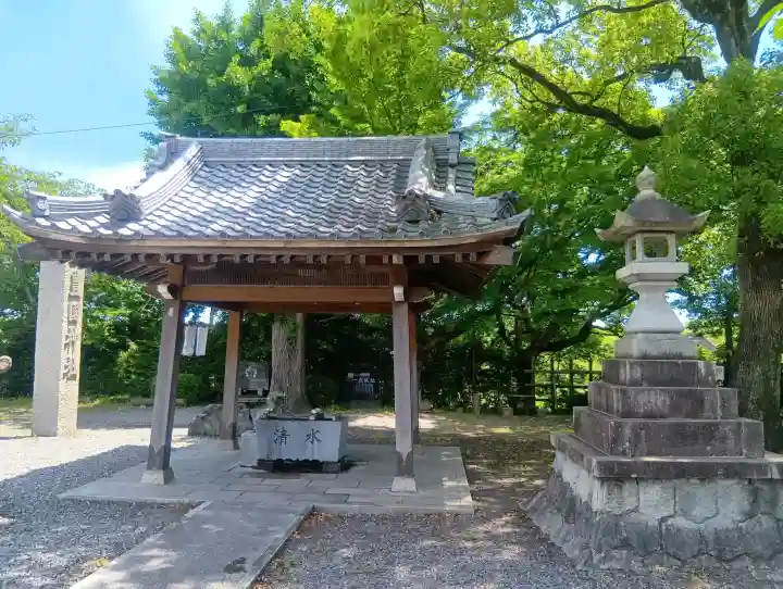 白髭神社の{uncategorized: "未分類", other: "その他", undefined: "問題あり", building: "その他建物", grave: "お墓", sacred_gate: "鳥居", guardian: "狛犬", statue: "像", buddha: "仏像", history: "歴史", nature: "自然", garden: "庭園", animal: "動物", pagoda: "塔", temizu: "手水舎", mountain_gate: "山門・神門", sanctuary: "本殿・本堂", subordinate: "末社・摂社", art: "芸術", scenery: "景色", jizo: "地蔵", ema: "絵馬", goshuin: "御朱印", omikuji: "おみくじ", items: "授与品その他", amulet: "お守り", goshuincho: "御朱印帳", eats: "食事", festival: "お祭り", votive_dance: "神楽", shichigosan: "七五三参", wedding: "結婚式", experience: "体験その他", initially: "初詣", around: "周辺", anti_infection: "感染症対策"}