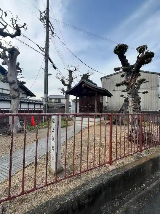 堀上観音堂の{uncategorized: "未分類", other: "その他", undefined: "問題あり", building: "その他建物", grave: "お墓", sacred_gate: "鳥居", guardian: "狛犬", statue: "像", buddha: "仏像", history: "歴史", nature: "自然", garden: "庭園", animal: "動物", pagoda: "塔", temizu: "手水舎", mountain_gate: "山門・神門", sanctuary: "本殿・本堂", subordinate: "末社・摂社", art: "芸術", scenery: "景色", jizo: "地蔵", ema: "絵馬", goshuin: "御朱印", omikuji: "おみくじ", items: "授与品その他", amulet: "お守り", goshuincho: "御朱印帳", eats: "食事", festival: "お祭り", votive_dance: "神楽", shichigosan: "七五三参", wedding: "結婚式", experience: "体験その他", initially: "初詣", around: "周辺", anti_infection: "感染症対策"}