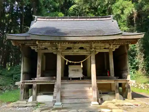 白山神社の本殿