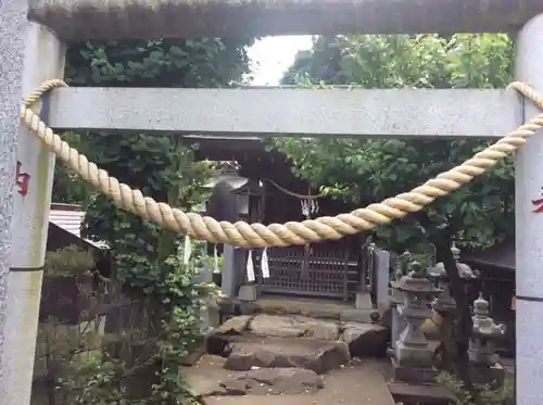 白蛇辨財天の鳥居