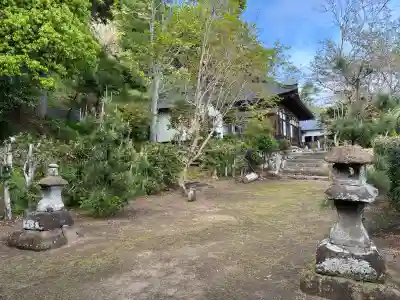 智蔵寺の{uncategorized: "未分類", other: "その他", undefined: "問題あり", building: "その他建物", grave: "お墓", sacred_gate: "鳥居", guardian: "狛犬", statue: "像", buddha: "仏像", history: "歴史", nature: "自然", garden: "庭園", animal: "動物", pagoda: "塔", temizu: "手水舎", mountain_gate: "山門・神門", sanctuary: "本殿・本堂", subordinate: "末社・摂社", art: "芸術", scenery: "景色", jizo: "地蔵", ema: "絵馬", goshuin: "御朱印", omikuji: "おみくじ", items: "授与品その他", amulet: "お守り", goshuincho: "御朱印帳", eats: "食事", festival: "お祭り", votive_dance: "神楽", shichigosan: "七五三参", wedding: "結婚式", experience: "体験その他", initially: "初詣", around: "周辺", anti_infection: "感染症対策"}