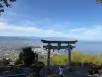 高屋神社の{uncategorized: "未分類", other: "その他", undefined: "問題あり", building: "その他建物", grave: "お墓", sacred_gate: "鳥居", guardian: "狛犬", statue: "像", buddha: "仏像", history: "歴史", nature: "自然", garden: "庭園", animal: "動物", pagoda: "塔", temizu: "手水舎", mountain_gate: "山門・神門", sanctuary: "本殿・本堂", subordinate: "末社・摂社", art: "芸術", scenery: "景色", jizo: "地蔵", ema: "絵馬", goshuin: "御朱印", omikuji: "おみくじ", items: "授与品その他", amulet: "お守り", goshuincho: "御朱印帳", eats: "食事", festival: "お祭り", votive_dance: "神楽", shichigosan: "七五三参", wedding: "結婚式", experience: "体験その他", initially: "初詣", around: "周辺", anti_infection: "感染症対策"}