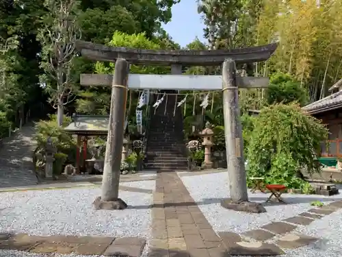 居神神社の鳥居