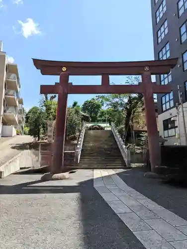 白金氷川神社の鳥居