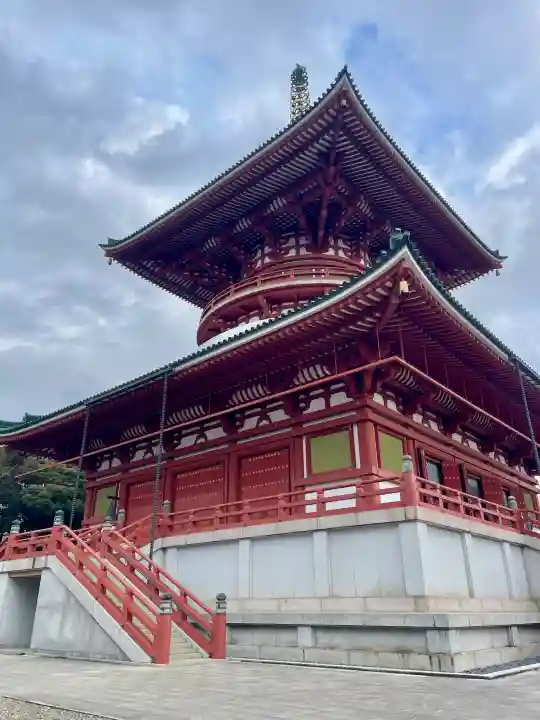 成田山平和大塔の{uncategorized: "未分類", other: "その他", undefined: "問題あり", building: "その他建物", grave: "お墓", sacred_gate: "鳥居", guardian: "狛犬", statue: "像", buddha: "仏像", history: "歴史", nature: "自然", garden: "庭園", animal: "動物", pagoda: "塔", temizu: "手水舎", mountain_gate: "山門・神門", sanctuary: "本殿・本堂", subordinate: "末社・摂社", art: "芸術", scenery: "景色", jizo: "地蔵", ema: "絵馬", goshuin: "御朱印", omikuji: "おみくじ", items: "授与品その他", amulet: "お守り", goshuincho: "御朱印帳", eats: "食事", festival: "お祭り", votive_dance: "神楽", shichigosan: "七五三参", wedding: "結婚式", experience: "体験その他", initially: "初詣", around: "周辺", anti_infection: "感染症対策"}