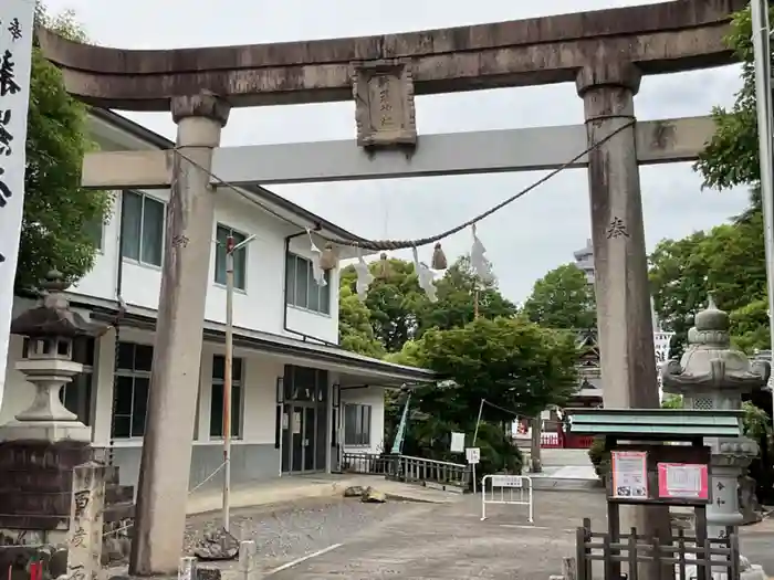 新羅神社の鳥居