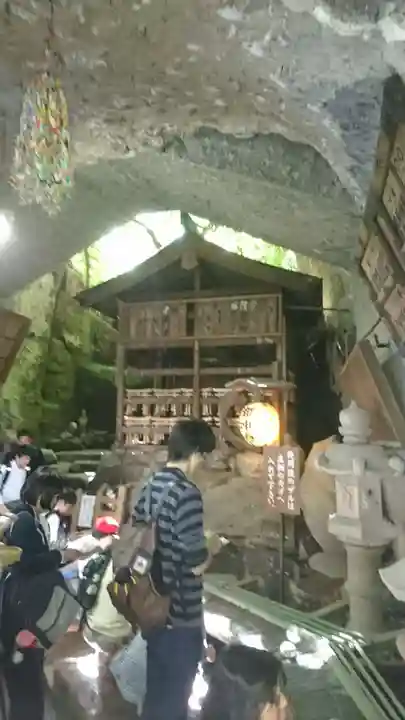 銭洗弁財天宇賀福神社の本殿・本堂