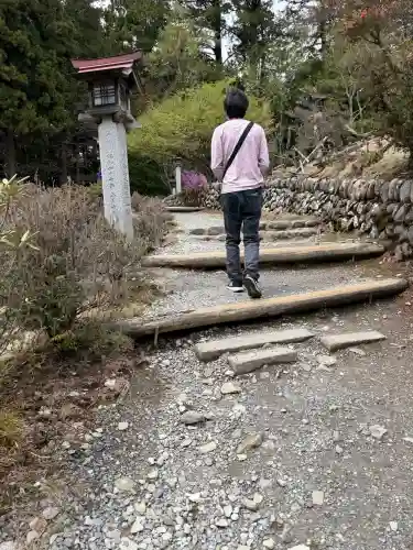 三峯神社の{uncategorized: "未分類", other: "その他", undefined: "問題あり", building: "その他建物", grave: "お墓", sacred_gate: "鳥居", guardian: "狛犬", statue: "像", buddha: "仏像", history: "歴史", nature: "自然", garden: "庭園", animal: "動物", pagoda: "塔", temizu: "手水舎", mountain_gate: "山門・神門", sanctuary: "本殿・本堂", subordinate: "末社・摂社", art: "芸術", scenery: "景色", jizo: "地蔵", ema: "絵馬", goshuin: "御朱印", omikuji: "おみくじ", items: "授与品その他", amulet: "お守り", goshuincho: "御朱印帳", eats: "食事", festival: "お祭り", votive_dance: "神楽", shichigosan: "七五三参", wedding: "結婚式", experience: "体験その他", initially: "初詣", around: "周辺", anti_infection: "感染症対策"}
