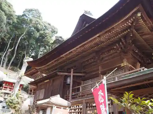 由加山 由加神社本宮の本殿・本堂