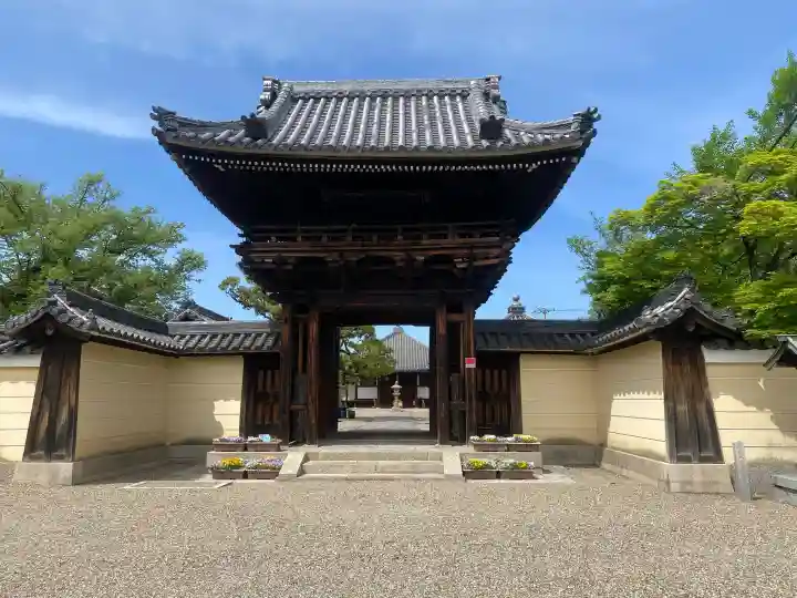 道明寺の{uncategorized: "未分類", other: "その他", undefined: "問題あり", building: "その他建物", grave: "お墓", sacred_gate: "鳥居", guardian: "狛犬", statue: "像", buddha: "仏像", history: "歴史", nature: "自然", garden: "庭園", animal: "動物", pagoda: "塔", temizu: "手水舎", mountain_gate: "山門・神門", sanctuary: "本殿・本堂", subordinate: "末社・摂社", art: "芸術", scenery: "景色", jizo: "地蔵", ema: "絵馬", goshuin: "御朱印", omikuji: "おみくじ", items: "授与品その他", amulet: "お守り", goshuincho: "御朱印帳", eats: "食事", festival: "お祭り", votive_dance: "神楽", shichigosan: "七五三参", wedding: "結婚式", experience: "体験その他", initially: "初詣", around: "周辺", anti_infection: "感染症対策"}