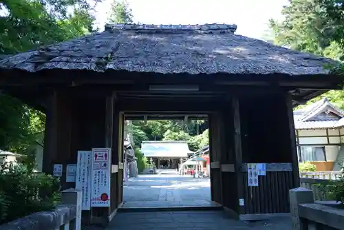 川勾神社の山門・神門