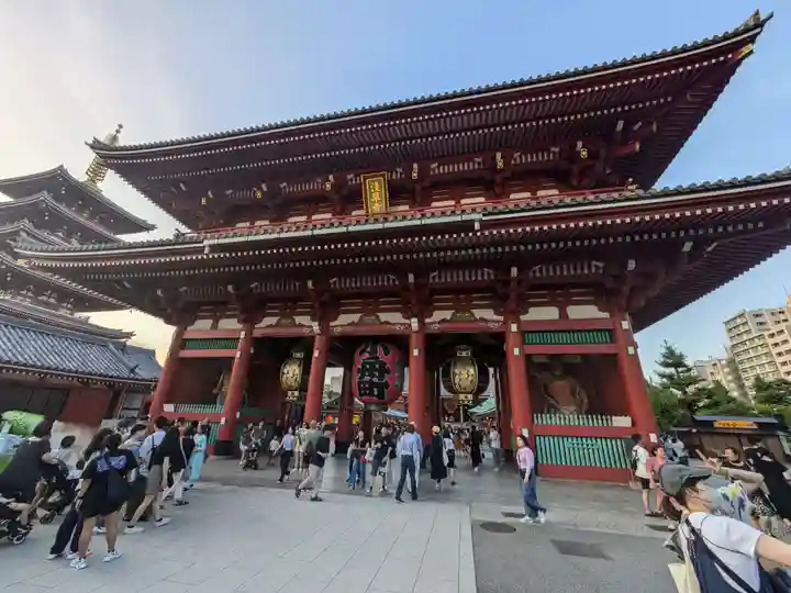 浅草寺の山門・神門