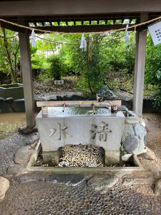 上地八幡宮の手水舎