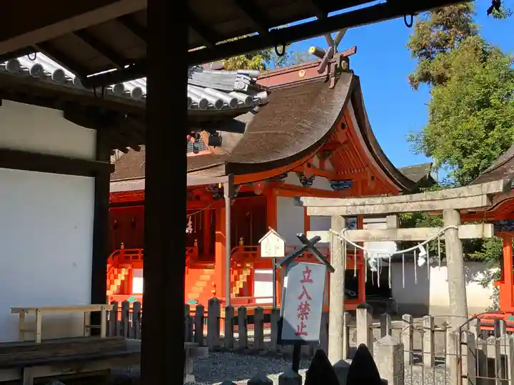 泉穴師神社の本殿・本堂
