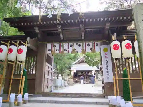 志式神社の山門