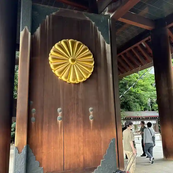 靖國神社の{uncategorized: "未分類", other: "その他", undefined: "問題あり", building: "その他建物", grave: "お墓", sacred_gate: "鳥居", guardian: "狛犬", statue: "像", buddha: "仏像", history: "歴史", nature: "自然", garden: "庭園", animal: "動物", pagoda: "塔", temizu: "手水舎", mountain_gate: "山門・神門", sanctuary: "本殿・本堂", subordinate: "末社・摂社", art: "芸術", scenery: "景色", jizo: "地蔵", ema: "絵馬", goshuin: "御朱印", omikuji: "おみくじ", items: "授与品その他", amulet: "お守り", goshuincho: "御朱印帳", eats: "食事", festival: "お祭り", votive_dance: "神楽", shichigosan: "七五三参", wedding: "結婚式", experience: "体験その他", initially: "初詣", around: "周辺", anti_infection: "感染症対策"}