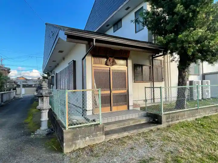 日和神社の{uncategorized: "未分類", other: "その他", undefined: "問題あり", building: "その他建物", grave: "お墓", sacred_gate: "鳥居", guardian: "狛犬", statue: "像", buddha: "仏像", history: "歴史", nature: "自然", garden: "庭園", animal: "動物", pagoda: "塔", temizu: "手水舎", mountain_gate: "山門・神門", sanctuary: "本殿・本堂", subordinate: "末社・摂社", art: "芸術", scenery: "景色", jizo: "地蔵", ema: "絵馬", goshuin: "御朱印", omikuji: "おみくじ", items: "授与品その他", amulet: "お守り", goshuincho: "御朱印帳", eats: "食事", festival: "お祭り", votive_dance: "神楽", shichigosan: "七五三参", wedding: "結婚式", experience: "体験その他", initially: "初詣", around: "周辺", anti_infection: "感染症対策"}