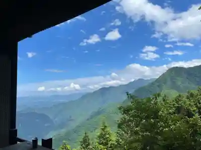 三峯神社の{uncategorized: "未分類", other: "その他", undefined: "問題あり", building: "その他建物", grave: "お墓", sacred_gate: "鳥居", guardian: "狛犬", statue: "像", buddha: "仏像", history: "歴史", nature: "自然", garden: "庭園", animal: "動物", pagoda: "塔", temizu: "手水舎", mountain_gate: "山門・神門", sanctuary: "本殿・本堂", subordinate: "末社・摂社", art: "芸術", scenery: "景色", jizo: "地蔵", ema: "絵馬", goshuin: "御朱印", omikuji: "おみくじ", items: "授与品その他", amulet: "お守り", goshuincho: "御朱印帳", eats: "食事", festival: "お祭り", votive_dance: "神楽", shichigosan: "七五三参", wedding: "結婚式", experience: "体験その他", initially: "初詣", around: "周辺", anti_infection: "感染症対策"}