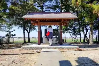八幡社(熱池八幡社)の{uncategorized: "未分類", other: "その他", undefined: "問題あり", building: "その他建物", grave: "お墓", sacred_gate: "鳥居", guardian: "狛犬", statue: "像", buddha: "仏像", history: "歴史", nature: "自然", garden: "庭園", animal: "動物", pagoda: "塔", temizu: "手水舎", mountain_gate: "山門・神門", sanctuary: "本殿・本堂", subordinate: "末社・摂社", art: "芸術", scenery: "景色", jizo: "地蔵", ema: "絵馬", goshuin: "御朱印", omikuji: "おみくじ", items: "授与品その他", amulet: "お守り", goshuincho: "御朱印帳", eats: "食事", festival: "お祭り", votive_dance: "神楽", shichigosan: "七五三参", wedding: "結婚式", experience: "体験その他", initially: "初詣", around: "周辺", anti_infection: "感染症対策"}