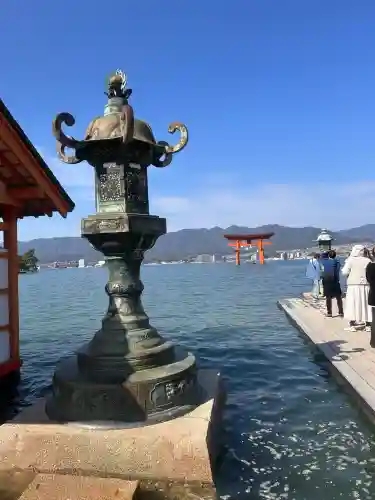 厳島神社の{uncategorized: "未分類", other: "その他", undefined: "問題あり", building: "その他建物", grave: "お墓", sacred_gate: "鳥居", guardian: "狛犬", statue: "像", buddha: "仏像", history: "歴史", nature: "自然", garden: "庭園", animal: "動物", pagoda: "塔", temizu: "手水舎", mountain_gate: "山門・神門", sanctuary: "本殿・本堂", subordinate: "末社・摂社", art: "芸術", scenery: "景色", jizo: "地蔵", ema: "絵馬", goshuin: "御朱印", omikuji: "おみくじ", items: "授与品その他", amulet: "お守り", goshuincho: "御朱印帳", eats: "食事", festival: "お祭り", votive_dance: "神楽", shichigosan: "七五三参", wedding: "結婚式", experience: "体験その他", initially: "初詣", around: "周辺", anti_infection: "感染症対策"}