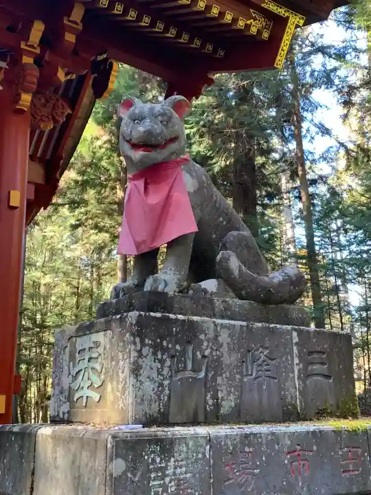 三峯神社の{uncategorized: "未分類", other: "その他", undefined: "問題あり", building: "その他建物", grave: "お墓", sacred_gate: "鳥居", guardian: "狛犬", statue: "像", buddha: "仏像", history: "歴史", nature: "自然", garden: "庭園", animal: "動物", pagoda: "塔", temizu: "手水舎", mountain_gate: "山門・神門", sanctuary: "本殿・本堂", subordinate: "末社・摂社", art: "芸術", scenery: "景色", jizo: "地蔵", ema: "絵馬", goshuin: "御朱印", omikuji: "おみくじ", items: "授与品その他", amulet: "お守り", goshuincho: "御朱印帳", eats: "食事", festival: "お祭り", votive_dance: "神楽", shichigosan: "七五三参", wedding: "結婚式", experience: "体験その他", initially: "初詣", around: "周辺", anti_infection: "感染症対策"}