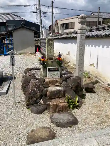 自性院常楽寺の{uncategorized: "未分類", other: "その他", undefined: "問題あり", building: "その他建物", grave: "お墓", sacred_gate: "鳥居", guardian: "狛犬", statue: "像", buddha: "仏像", history: "歴史", nature: "自然", garden: "庭園", animal: "動物", pagoda: "塔", temizu: "手水舎", mountain_gate: "山門・神門", sanctuary: "本殿・本堂", subordinate: "末社・摂社", art: "芸術", scenery: "景色", jizo: "地蔵", ema: "絵馬", goshuin: "御朱印", omikuji: "おみくじ", items: "授与品その他", amulet: "お守り", goshuincho: "御朱印帳", eats: "食事", festival: "お祭り", votive_dance: "神楽", shichigosan: "七五三参", wedding: "結婚式", experience: "体験その他", initially: "初詣", around: "周辺", anti_infection: "感染症対策"}