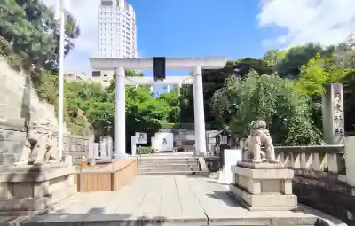 乃木神社の{uncategorized: "未分類", other: "その他", undefined: "問題あり", building: "その他建物", grave: "お墓", sacred_gate: "鳥居", guardian: "狛犬", statue: "像", buddha: "仏像", history: "歴史", nature: "自然", garden: "庭園", animal: "動物", pagoda: "塔", temizu: "手水舎", mountain_gate: "山門・神門", sanctuary: "本殿・本堂", subordinate: "末社・摂社", art: "芸術", scenery: "景色", jizo: "地蔵", ema: "絵馬", goshuin: "御朱印", omikuji: "おみくじ", items: "授与品その他", amulet: "お守り", goshuincho: "御朱印帳", eats: "食事", festival: "お祭り", votive_dance: "神楽", shichigosan: "七五三参", wedding: "結婚式", experience: "体験その他", initially: "初詣", around: "周辺", anti_infection: "感染症対策"}