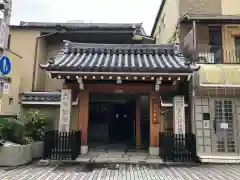 安養寺の山門