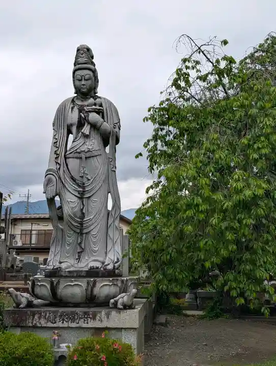 西光寺の{uncategorized: "未分類", other: "その他", undefined: "問題あり", building: "その他建物", grave: "お墓", sacred_gate: "鳥居", guardian: "狛犬", statue: "像", buddha: "仏像", history: "歴史", nature: "自然", garden: "庭園", animal: "動物", pagoda: "塔", temizu: "手水舎", mountain_gate: "山門・神門", sanctuary: "本殿・本堂", subordinate: "末社・摂社", art: "芸術", scenery: "景色", jizo: "地蔵", ema: "絵馬", goshuin: "御朱印", omikuji: "おみくじ", items: "授与品その他", amulet: "お守り", goshuincho: "御朱印帳", eats: "食事", festival: "お祭り", votive_dance: "神楽", shichigosan: "七五三参", wedding: "結婚式", experience: "体験その他", initially: "初詣", around: "周辺", anti_infection: "感染症対策"}