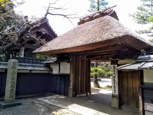 貞照院の山門