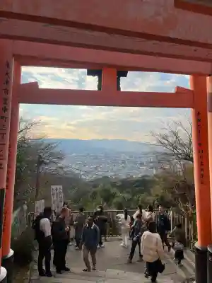 伏見稲荷大社の{uncategorized: "未分類", other: "その他", undefined: "問題あり", building: "その他建物", grave: "お墓", sacred_gate: "鳥居", guardian: "狛犬", statue: "像", buddha: "仏像", history: "歴史", nature: "自然", garden: "庭園", animal: "動物", pagoda: "塔", temizu: "手水舎", mountain_gate: "山門・神門", sanctuary: "本殿・本堂", subordinate: "末社・摂社", art: "芸術", scenery: "景色", jizo: "地蔵", ema: "絵馬", goshuin: "御朱印", omikuji: "おみくじ", items: "授与品その他", amulet: "お守り", goshuincho: "御朱印帳", eats: "食事", festival: "お祭り", votive_dance: "神楽", shichigosan: "七五三参", wedding: "結婚式", experience: "体験その他", initially: "初詣", around: "周辺", anti_infection: "感染症対策"}